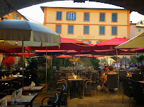 Atmosphère du Restaurant de spécialités provençales Auberge Provençale à Valbonne - n°8
