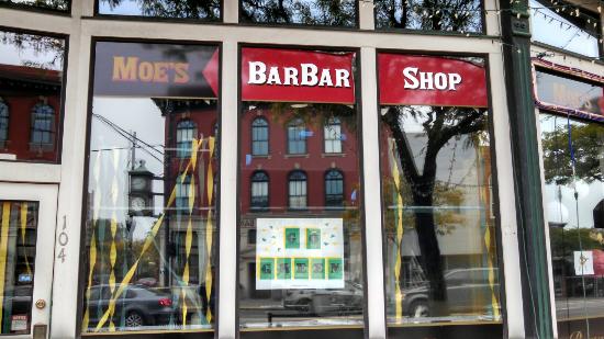 Moes BarBar Shop