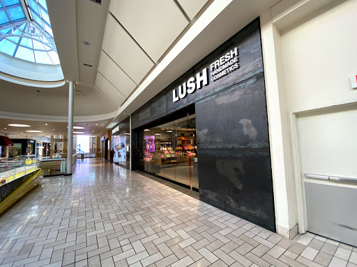 Cosmetics Store «LUSH», reviews and photos, 1961 Chain Bridge Rd, McLean, VA 22102, USA