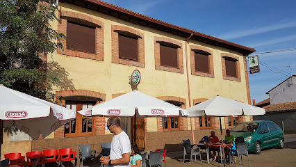 Hostal Restaurante Rivero - C. Mayor, N°12, 24325 Bercianos del Real Camino, León, Spain