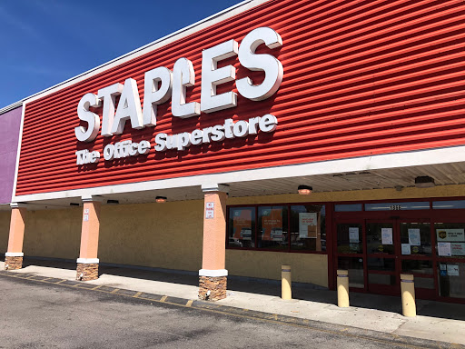Staples, 1866 James L Redman Pkwy, Plant City, FL 33563, USA, 