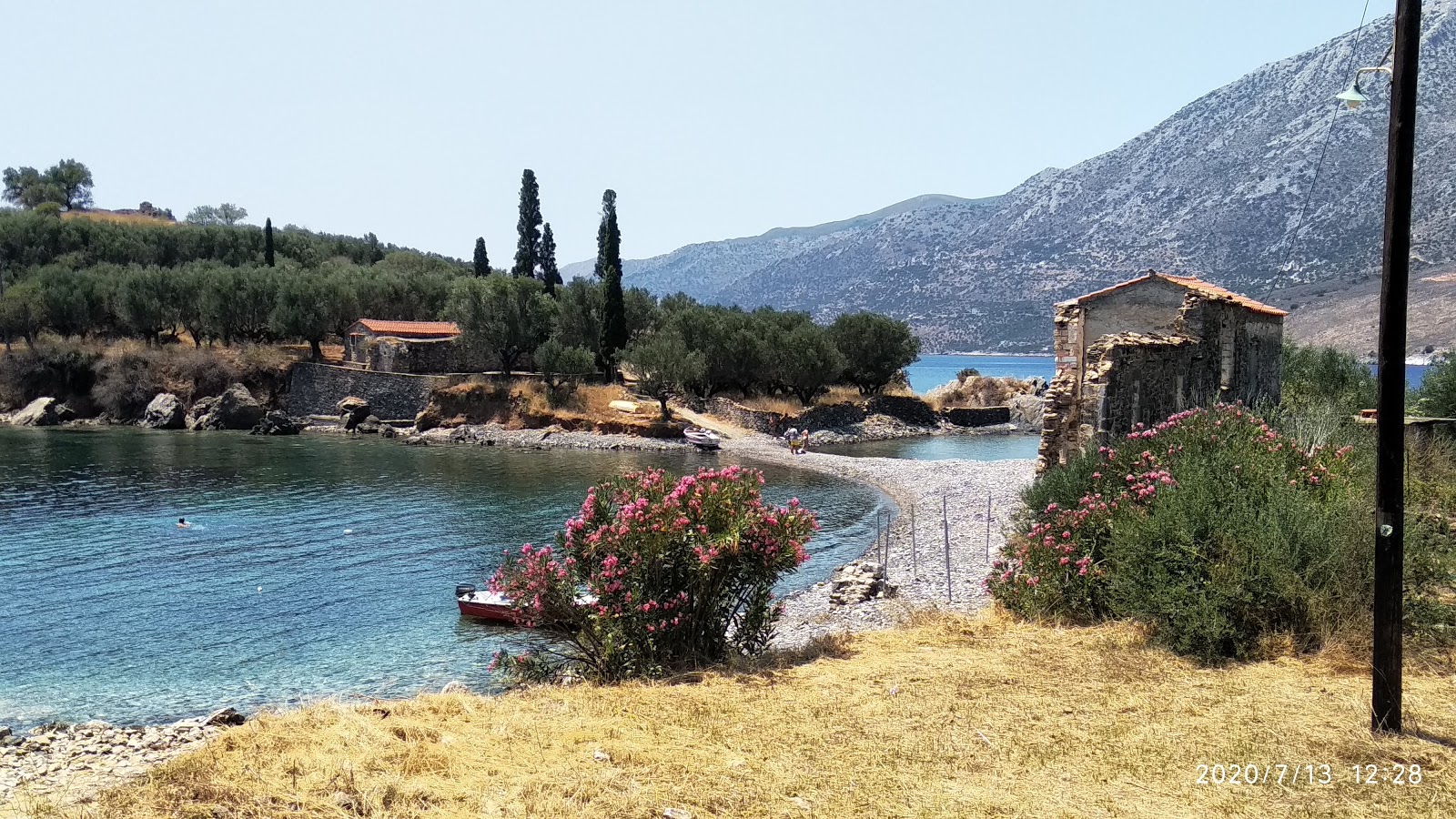 Foto di Skopa beach con una superficie del ciottoli grigi