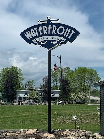 Bar & Grill «Waterfront Bar & Grill», reviews and photos