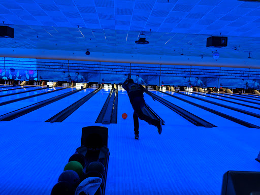 Bowling Alley «Three Hundred Bowl», reviews and photos, 100 Cass Lake Rd, Waterford Twp, MI 48328, USA