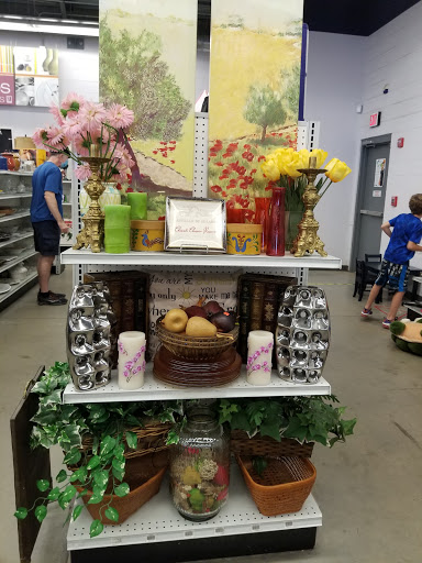 Thrift Store «Goodwill Central Texas - Lakeway», reviews and photos, 1901 RR 620 South, Lakeway, TX 78734, USA