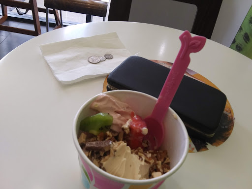 Frozen Yogurt Shop «Yogurtland», reviews and photos, 10500 Ulmerton Rd, Largo, FL 33771, USA