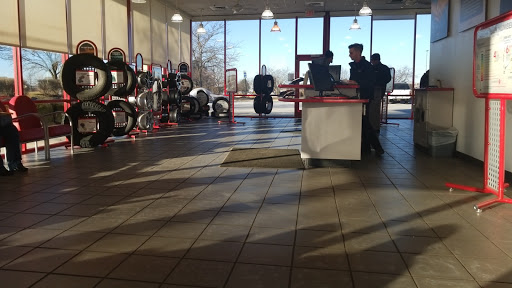 Tire Shop «Discount Tire Store - Naperville, IL», reviews and photos, 535 Fort Hill Dr, Naperville, IL 60540, USA