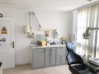 REYES CLÍNICA DENTAL R. Concepción Arenal, 19, 2do, 15401 Ferrol, A Coruña, España