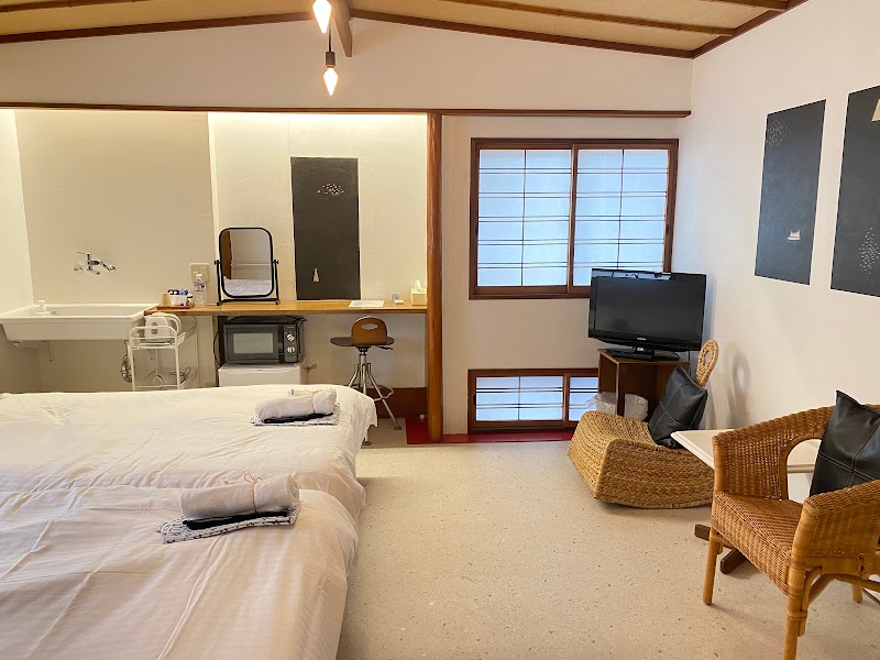 Guesthouse KIKUSUI RYOKAN 菊水旅館