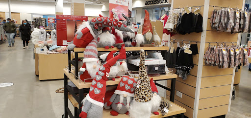 Department Store «Nordstrom Rack White Plains», reviews and photos, 3 City Pl, White Plains, NY 10601, USA