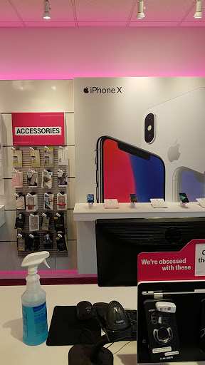 Cell Phone Store «T-Mobile», reviews and photos, 16314 Bothell Everett Hwy #102, Mill Creek, WA 98012, USA