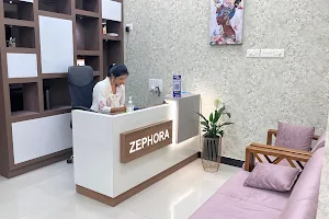 Zephora Unisex Salon image