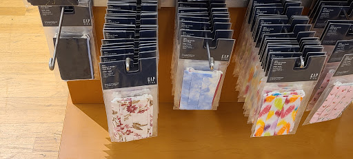 Clothing Store «Gap», reviews and photos, 1225 Pacific Ave, Santa Cruz, CA 95060, USA