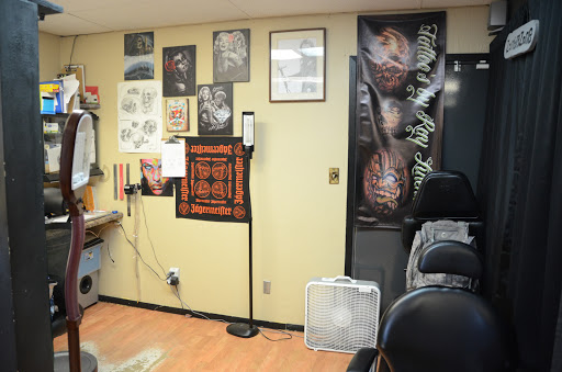 Body Piercing Shop «Insidious Ink Tattoos & Piercings», reviews and photos, 330 Blairs Ferry Rd NE, Hiawatha, IA 52233, USA