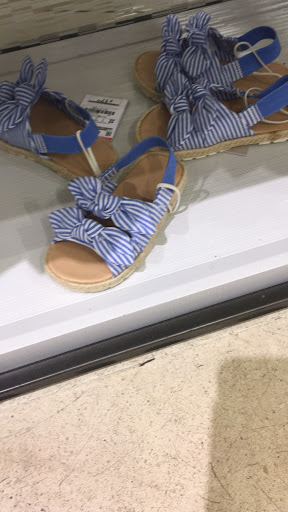 Stores to buy women's flat sandals Nice