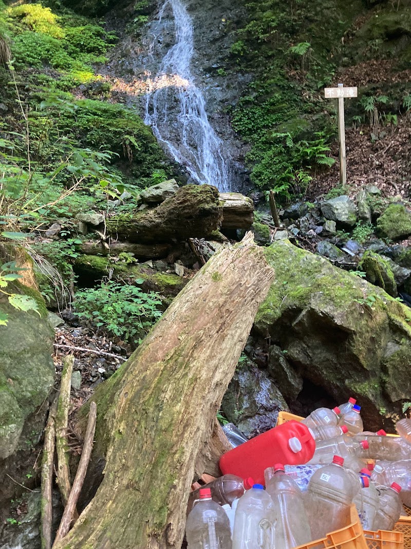 武甲山の不動滝
