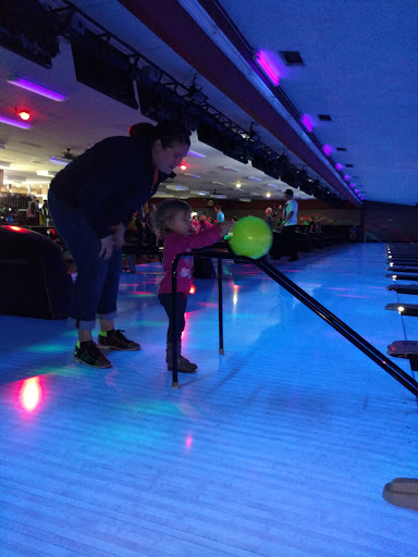 Bowling Alley «Strike City Lanes Bowling Center», reviews and photos, 1170 OR-99, Eugene, OR 97402, USA