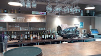 Atmosphère du Restaurant français Restaurant L'Eyra, bar à tapas et cocktails à Mios - n°12