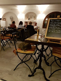 Atmosphère du Restaurant de spécialités provençales Auberge de Provence à Grasse - n°8