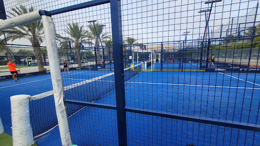 Bela Padel Center Alicante - Av. Locutor Vicente Hipólito, S/N, 03540 Alicante