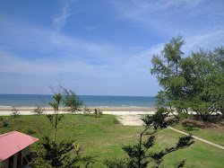 Foto de Gebeng Kampung Beach - lugar popular entre os apreciadores de relaxamento