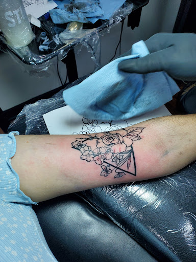 Tattoo Shop «Stuck On You Tattoos & Piercings», reviews and photos, 4102 Gus Thomasson Rd, Mesquite, TX 75150, USA