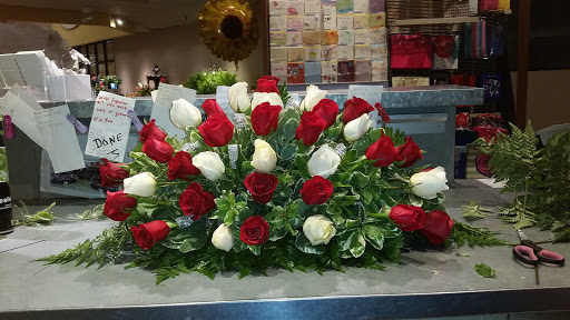 Grocery Store «Safeway», reviews and photos, 2090 Harbison Dr, Vacaville, CA 95687, USA