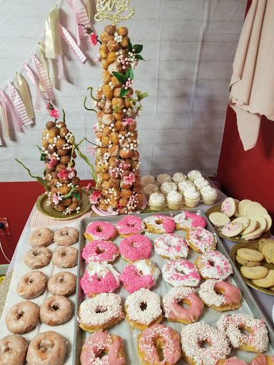 Dessert Shop «Honey Creme Donut Shop», reviews and photos, 514 Vincennes St, New Albany, IN 47150, USA