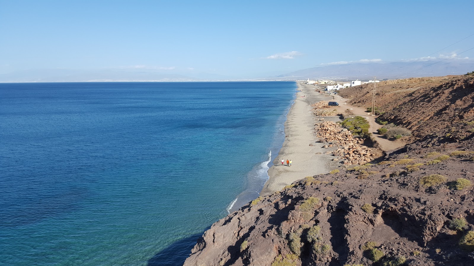 Photo de Playa de la Fabriquilla - bon endroit convivial pour les animaux de compagnie pour les vacances