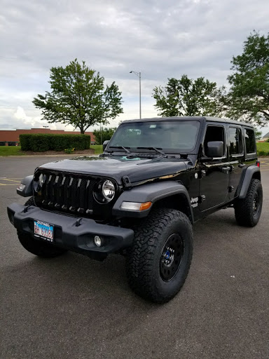 Tire Shop «Discount Tire Store - Naperville, IL», reviews and photos, 535 Fort Hill Dr, Naperville, IL 60540, USA