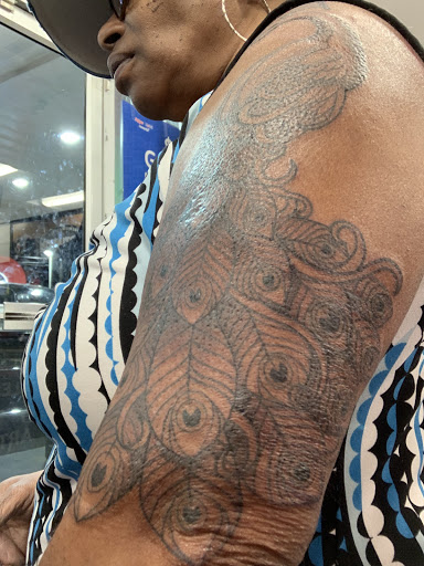 Tattoo Shop «Phat Boys Tattoos & Body Piercings», reviews and photos, 6640 Southwest Fwy A, Houston, TX 77074, USA