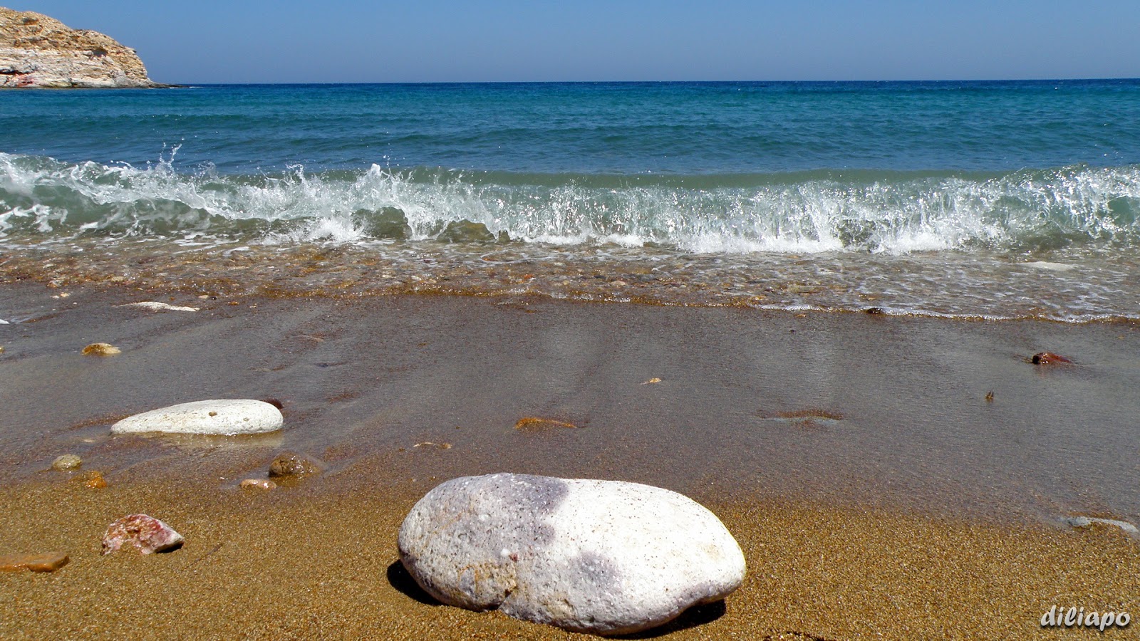 Foto van Klima beach gelegen in een natuurlijk gebied