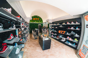 ST7 EXCLUSIVE SNEAKERS STORE TRAPANI