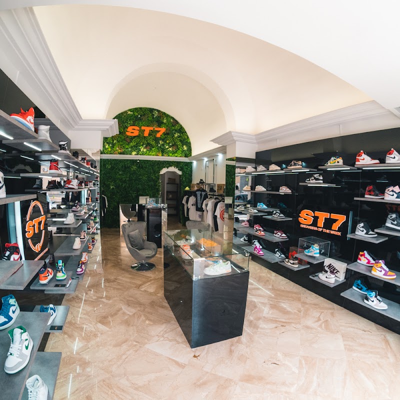 ST7 EXCLUSIVE SNEAKERS STORE TRAPANI