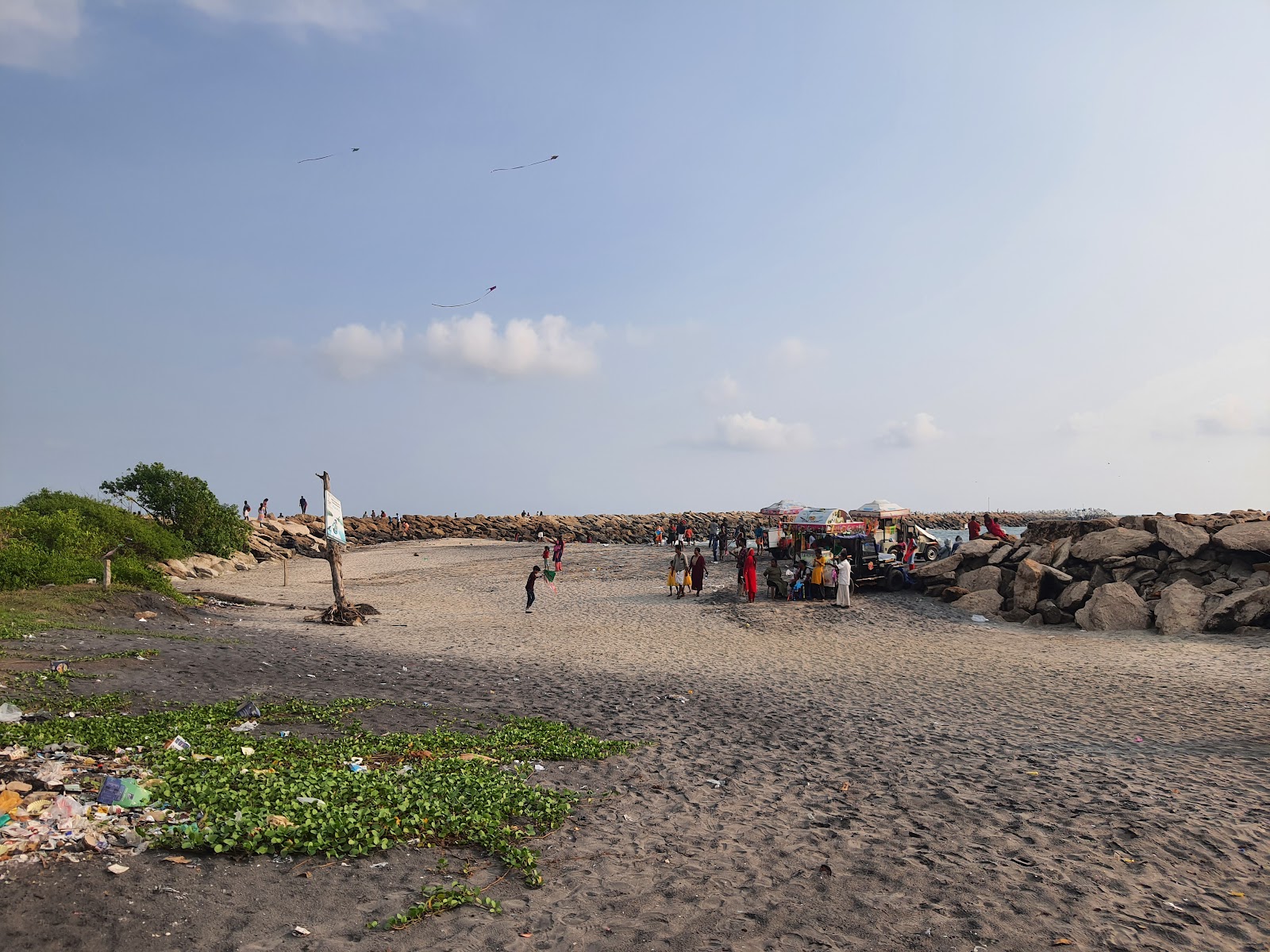 Foto di Valiazheekal Beach con parzialmente pulito livello di pulizia