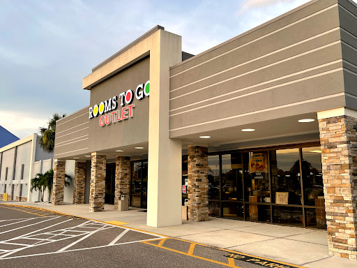 Outlet Store «Rooms To Go Outlet Furniture Store - Clearwater», reviews and photos, 21411 US-19, Clearwater, FL 33759, USA