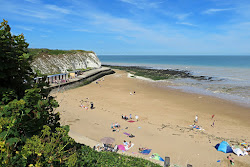 Foto de Dumpton Gap beach com relativamente limpo nível de limpeza