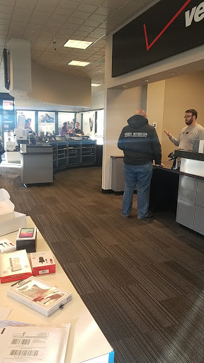 Cell Phone Store «Verizon», reviews and photos, 2241 Prairie Center Pkwy, Brighton, CO 80601, USA