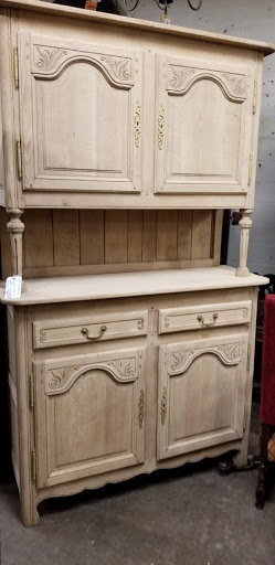 Antique Furniture Store «Lots of Furniture Antiques Warehouse», reviews and photos, 910 N Riverfront Blvd, Dallas, TX 75207, USA