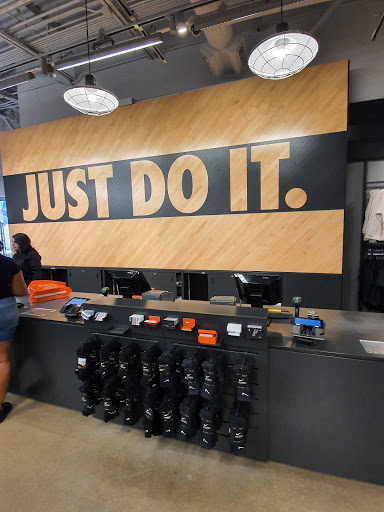 Clothing Store «Nike Factory Store», reviews and photos, 4401 N Interstate Hwy 35 #399, Round Rock, TX 78664, USA