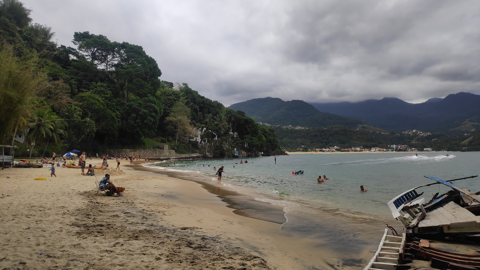 Photo of Caetes Beach surrounded by mountains