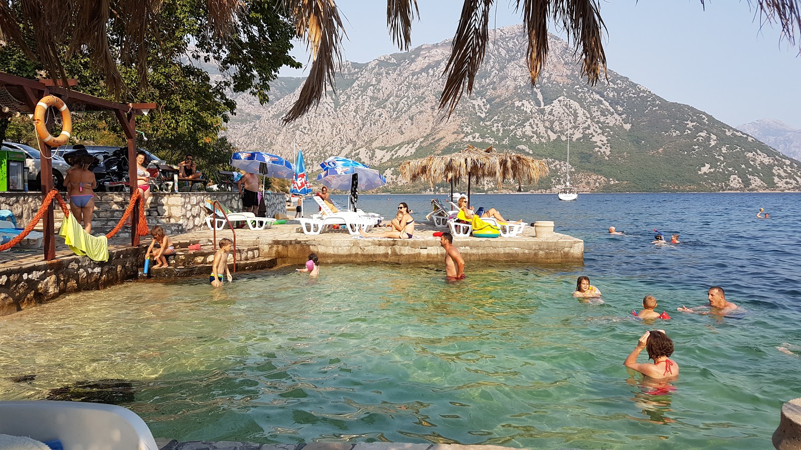 Φωτογραφία του Stella beach και η εγκατάσταση