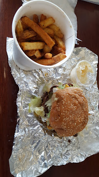 Hamburger du Restaurant de hamburgers Five Guys La Défense à Puteaux - n°20