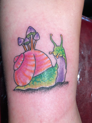 Tattoo Shop «Nine Lives Tattoo», reviews and photos, 61 N Holladay Dr, Seaside, OR 97138, USA