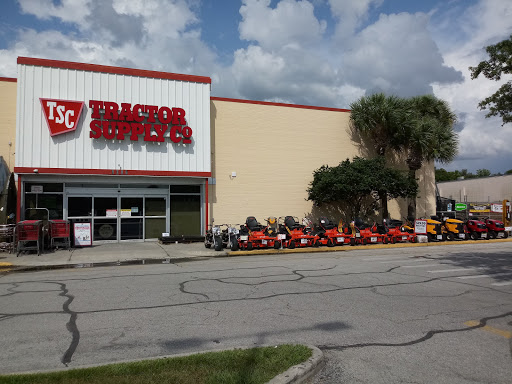 Tractor Supply Co., 1706 Citrus Blvd, Leesburg, FL 34748, USA, 