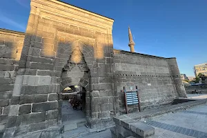 Hunat Madrasa image