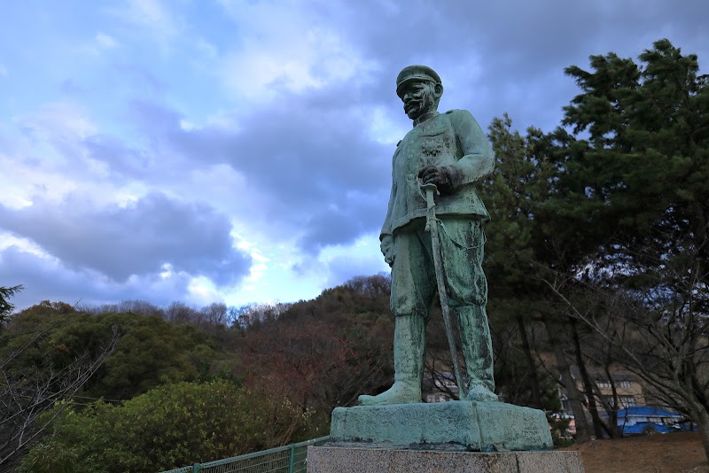 秋山好古・真之兄弟銅像