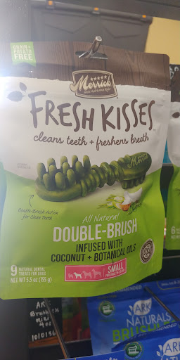 Pet Supply Store «Mud Bay», reviews and photos, 2611 California Ave SW, Seattle, WA 98116, USA