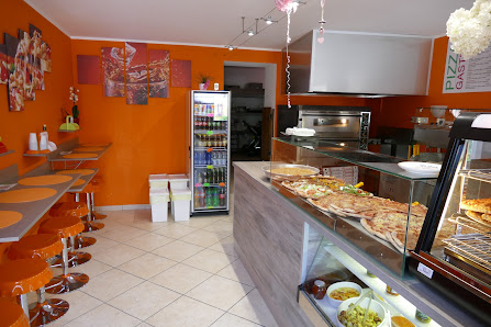 Pizzagastrò Via Alpe Adria, 112, 33049 San Pietro Al Natisone UD, Italia