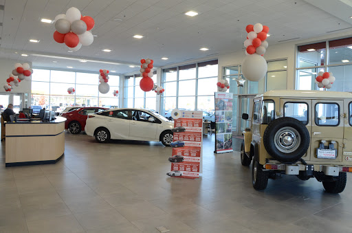 Toyota Dealer «Sam Leman Toyota Bloomington», reviews and photos, 1502 Morrissey Dr, Bloomington, IL 61701, USA